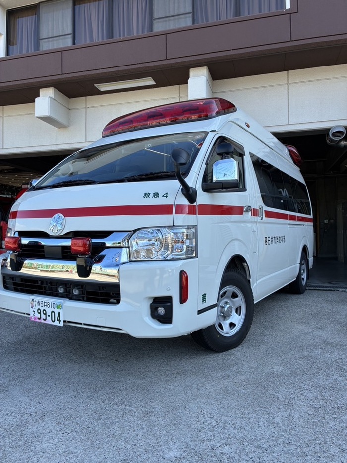 東出張所に配備された救急2号車の左前方からの写真