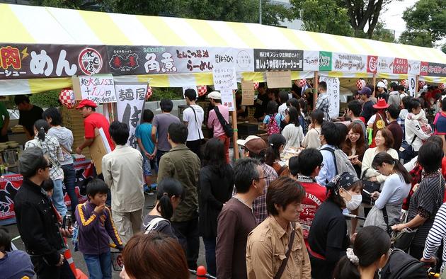 大規模な露店の様子