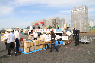 救援物資輸送訓練の画像です