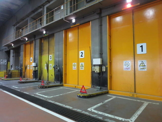 プラットホーム