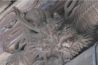 内々神社『龍』斜めより