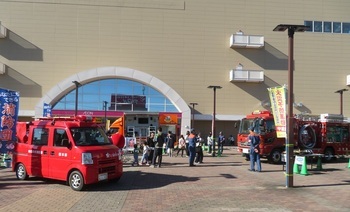 消防団　消防ひろば　はしご車