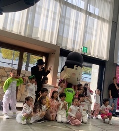 みんなで写真撮影中!