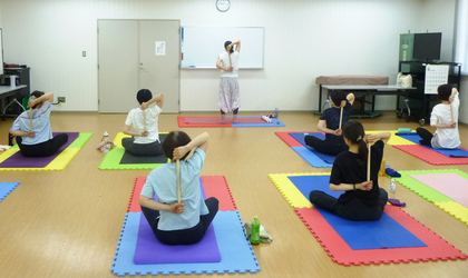 知多公民館前期市民講座「経絡ストレッチヨガ～体の不調をヨガ＆ツボ押しで整えよう～」