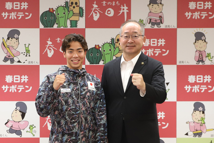 世界水泳選手権の結果報告のため表敬訪問