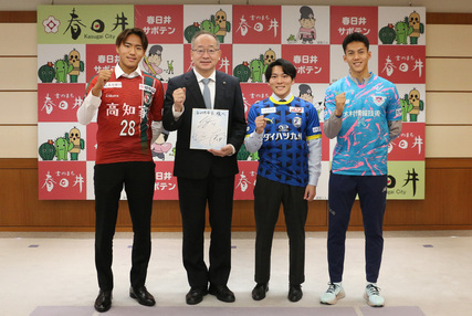 トップチームで活躍中の本市出身サッカー選手による表敬訪問
