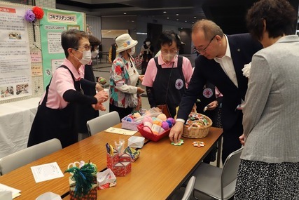 展示見学