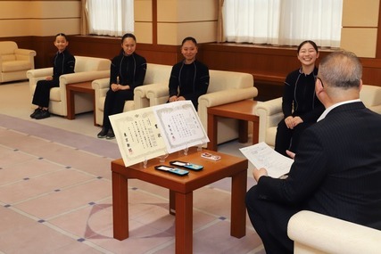 歓談中
